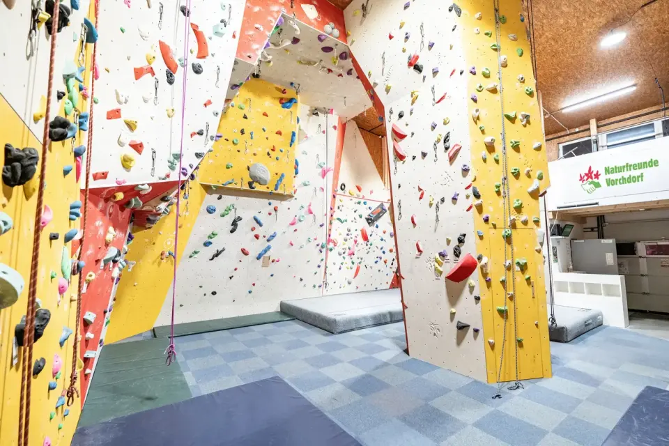 Yellow, red and white lead walls above chequered blue floor mats