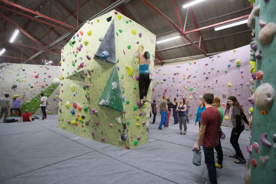 Freestanding boulder block in the main hall