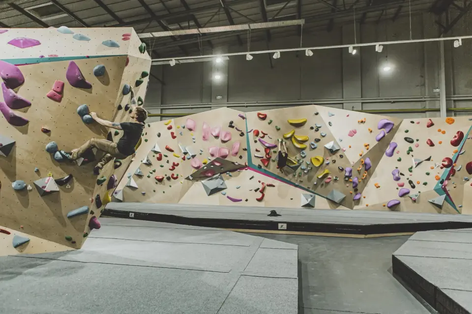 Freestanding boulder and long wall in the bouldering hall
