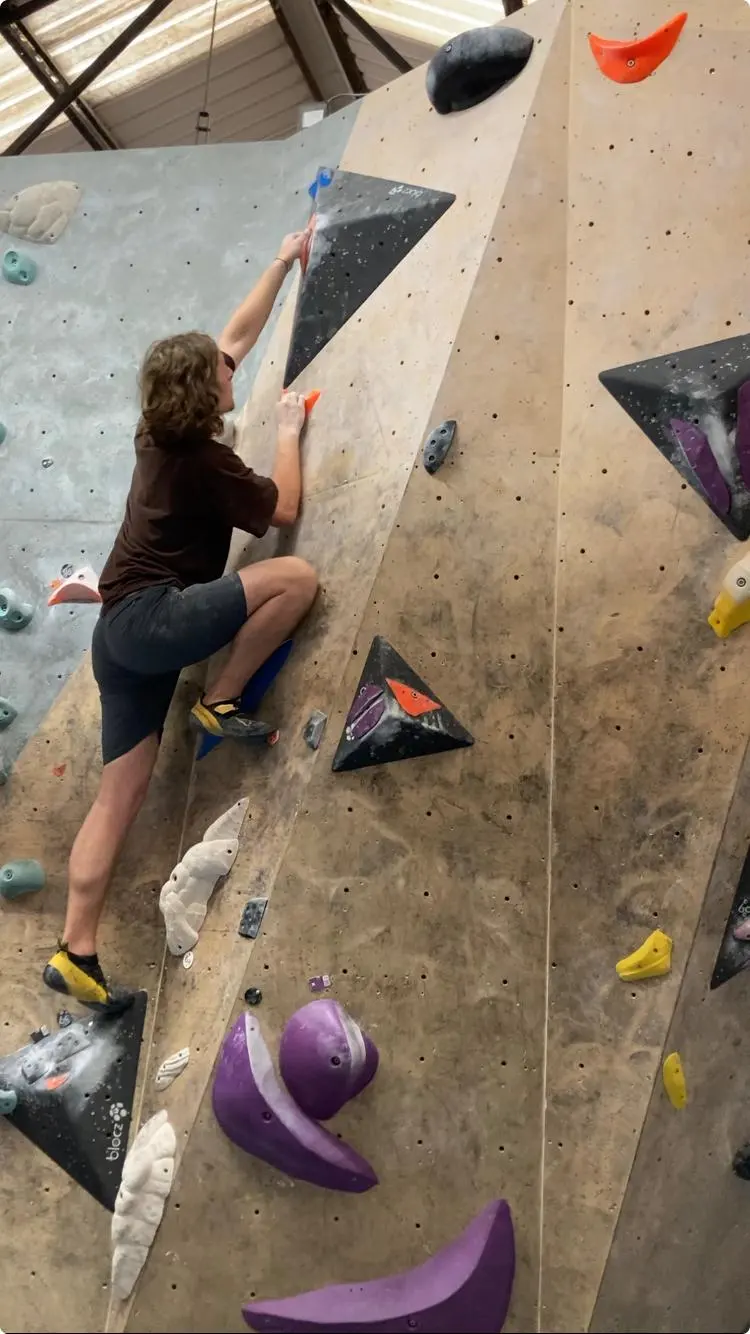 Climber on a slab with triangular volumes