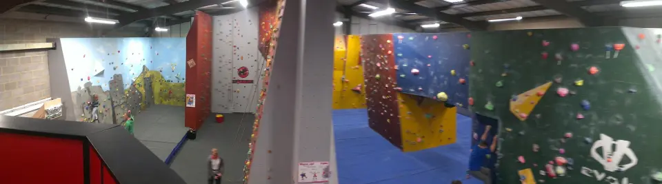 Panorama of the centre from the mezzanine, with top-rope walls and boulders