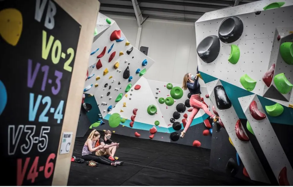 Bouldering area with a grade chart from VB to V6