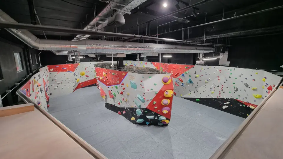 The central bouldering island seen from above