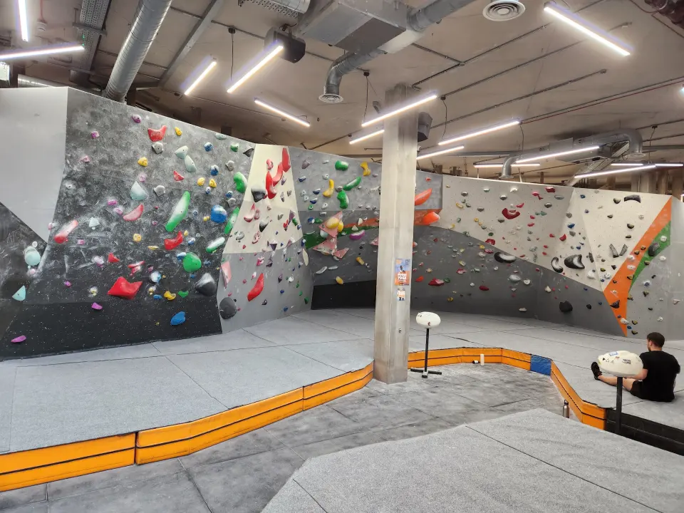Bouldering room with orange-edged matting