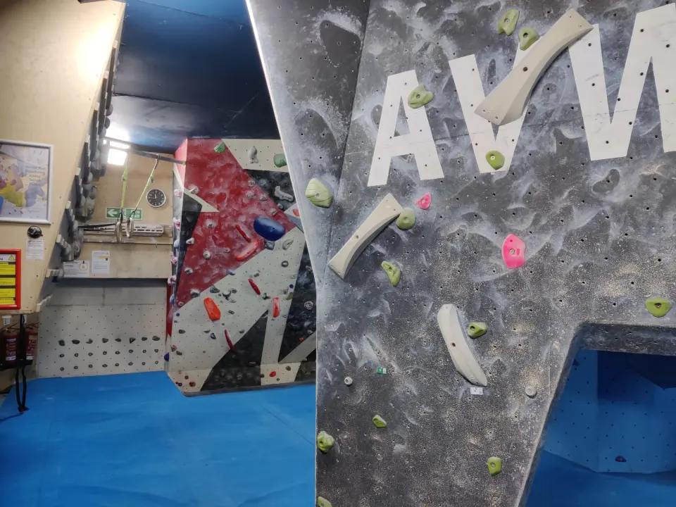 Grey bouldering prow with the AVW letters