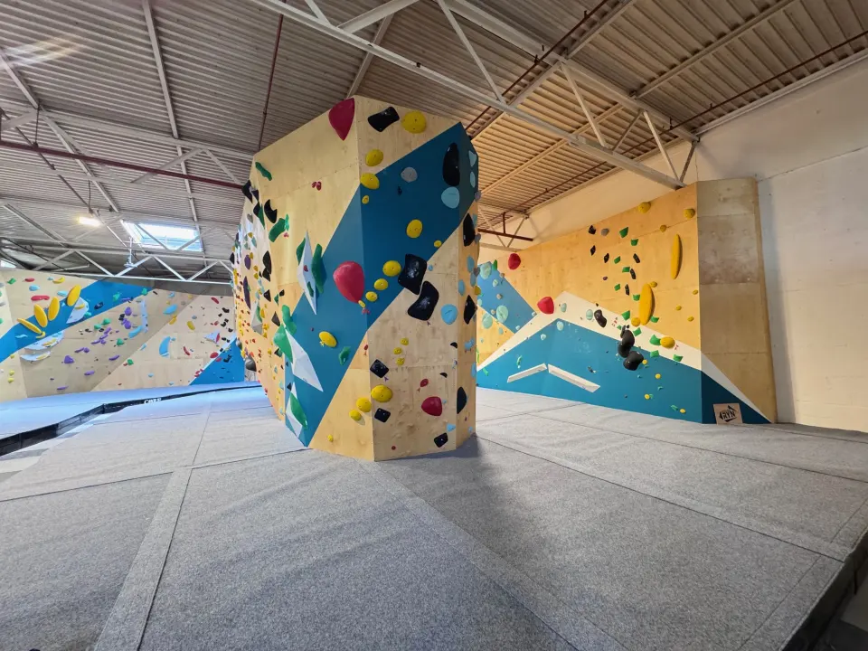 Bouldering hall with a freestanding tower and matted floor