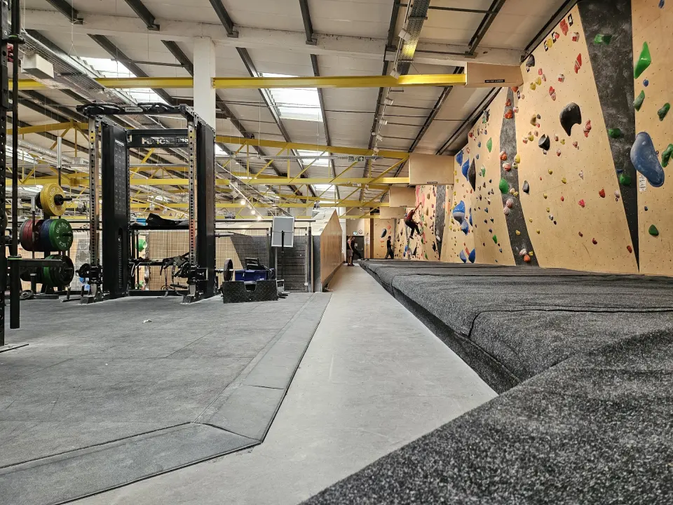 Gym rig beside the bouldering walls and matting