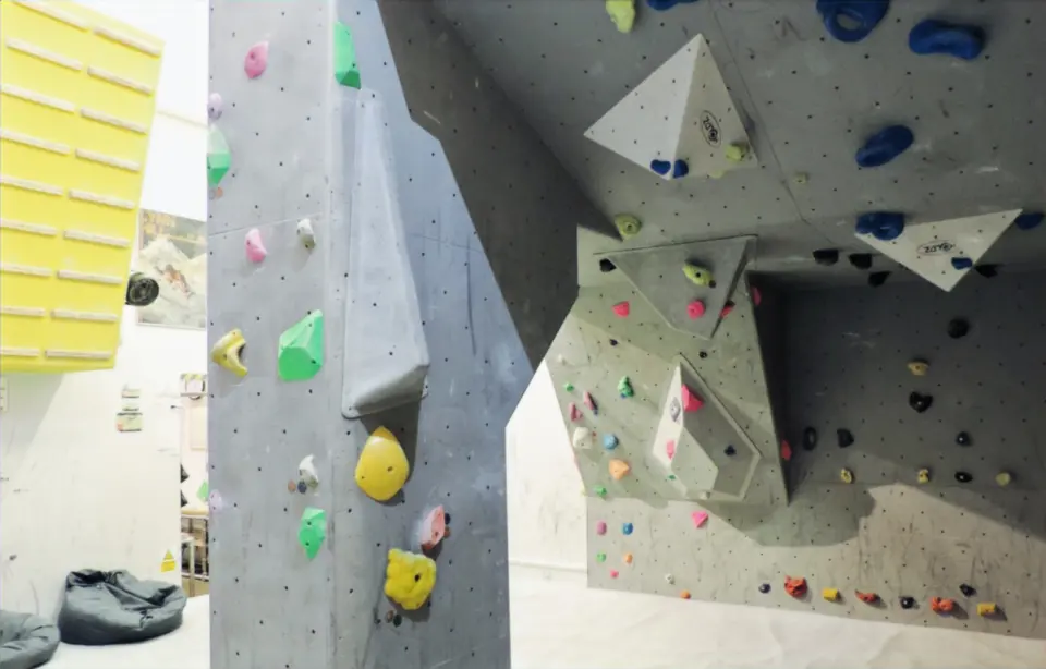 Overhanging bouldering panels with white volumes