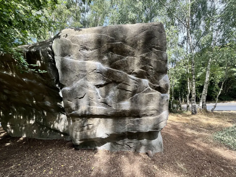 End of the boulder with layered horizontal breaks on a bark landing