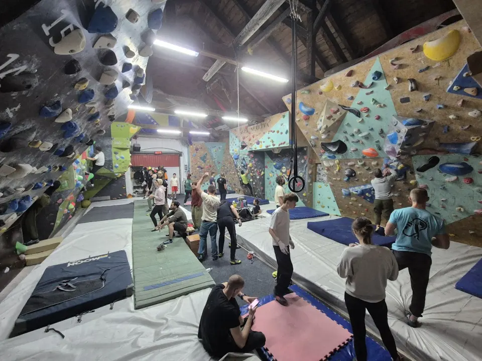 Bouldering walls and matting inside ASPK Neretva in Mostar