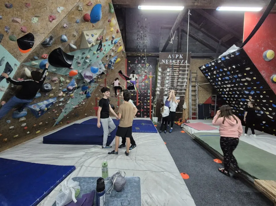 Steep climbing panels and the training-board end of Neretva’s hall