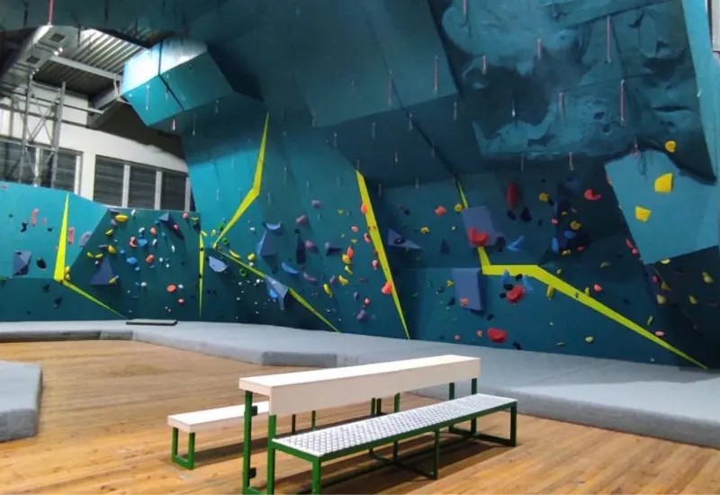 Blue bouldering walls and landing mats at Bons–Europe