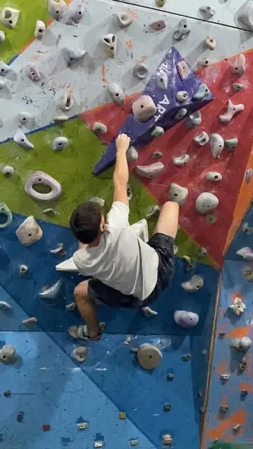 Climbing walls at Cara Oeste
