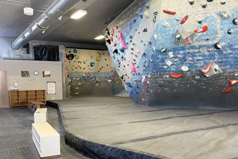 Overhanging bouldering wall above thick matting