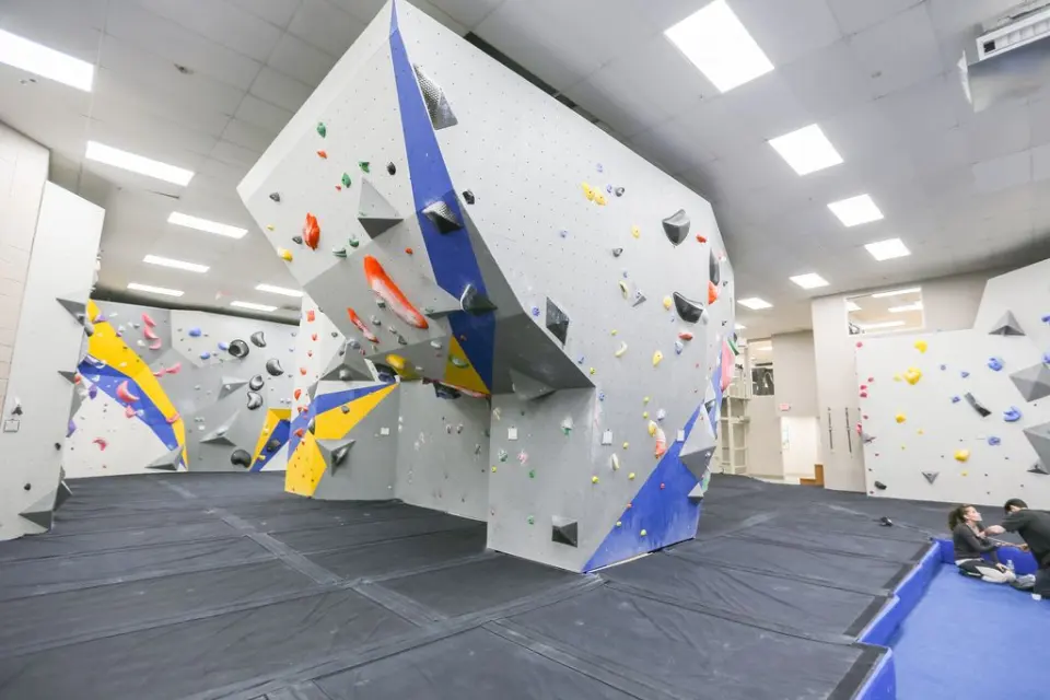 Freestanding boulder and surrounding walls above padded flooring