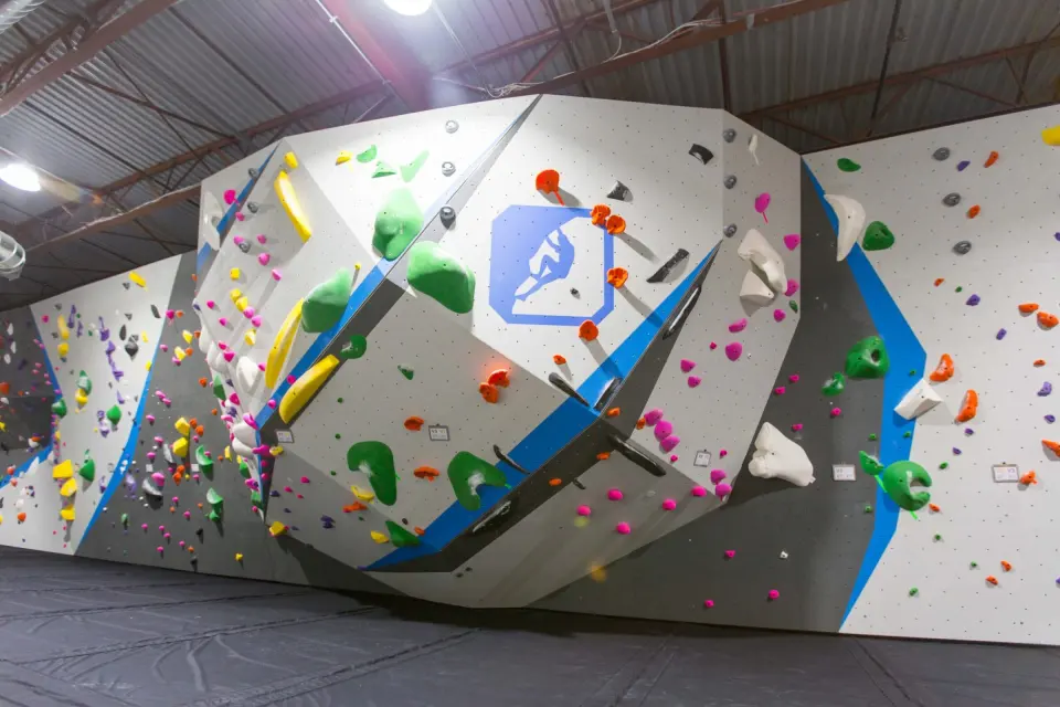 Freestanding boulder with the CRG logo above thick mats