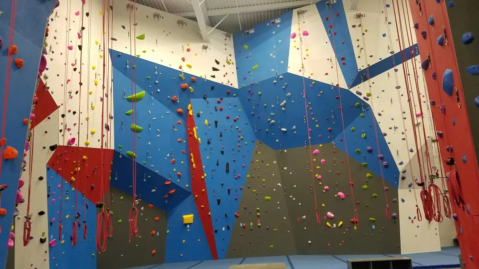 Blue and red angled features on the roped walls
