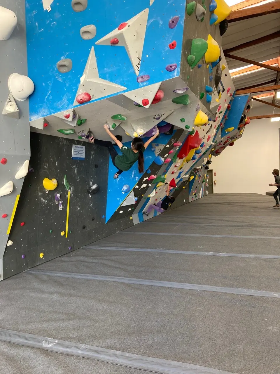 Overhanging comp-style wall with volumes above the matting