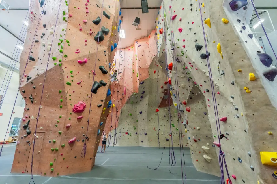Towering rope walls in red and beige with ropes hanging ready