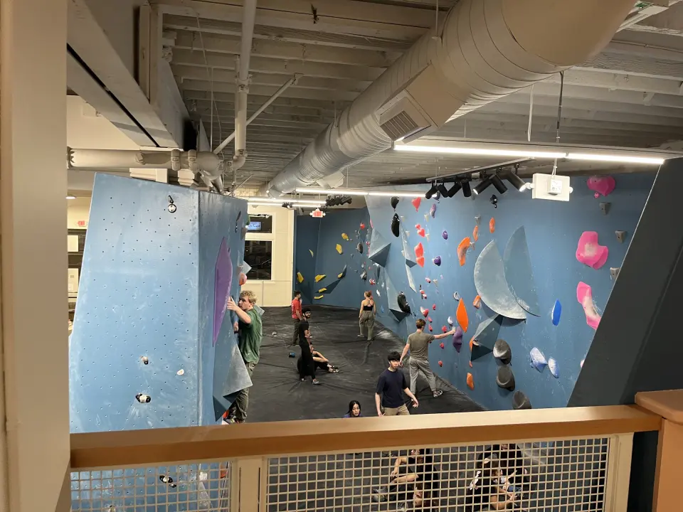 Climbing floor seen from the mezzanine railing