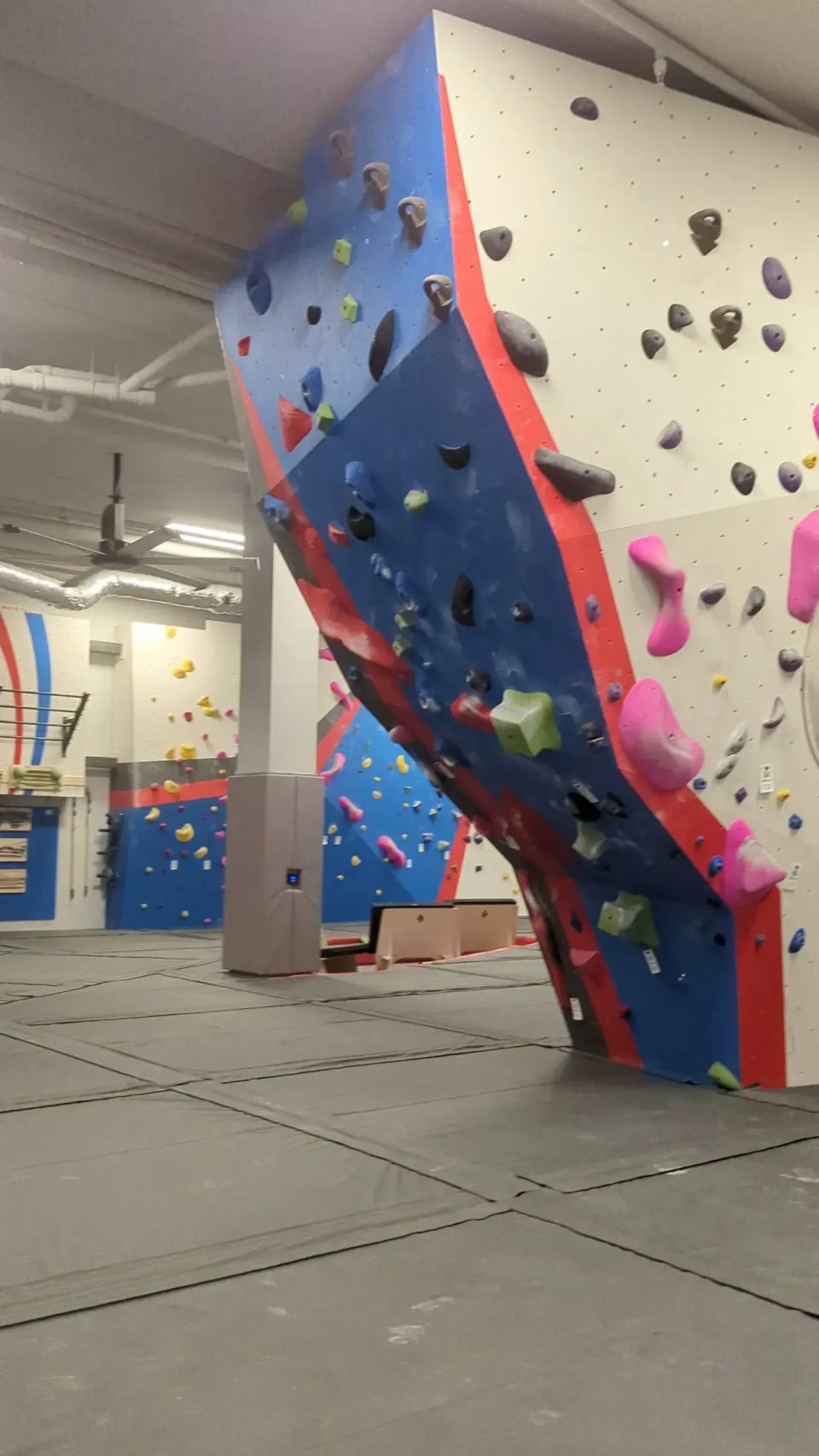 Overhanging blue and red prow