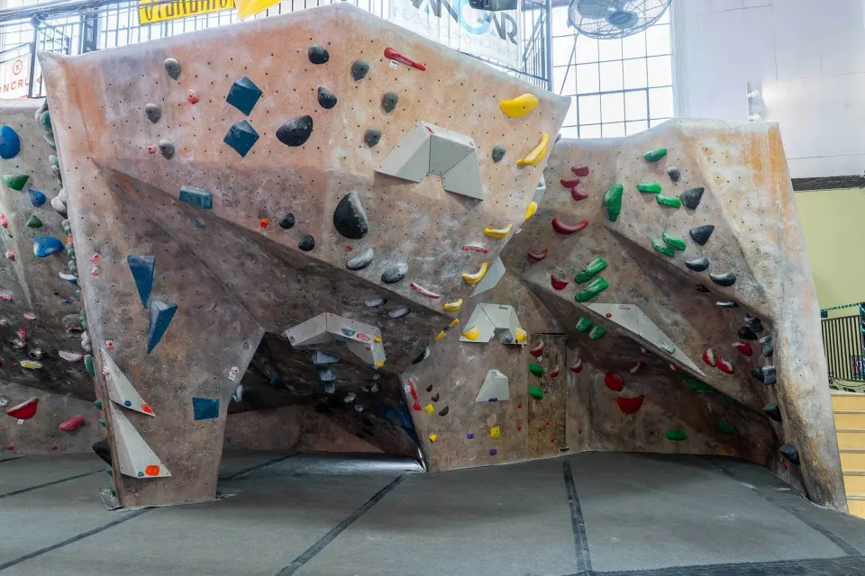 Freestanding bouldering block with an overhanging cave