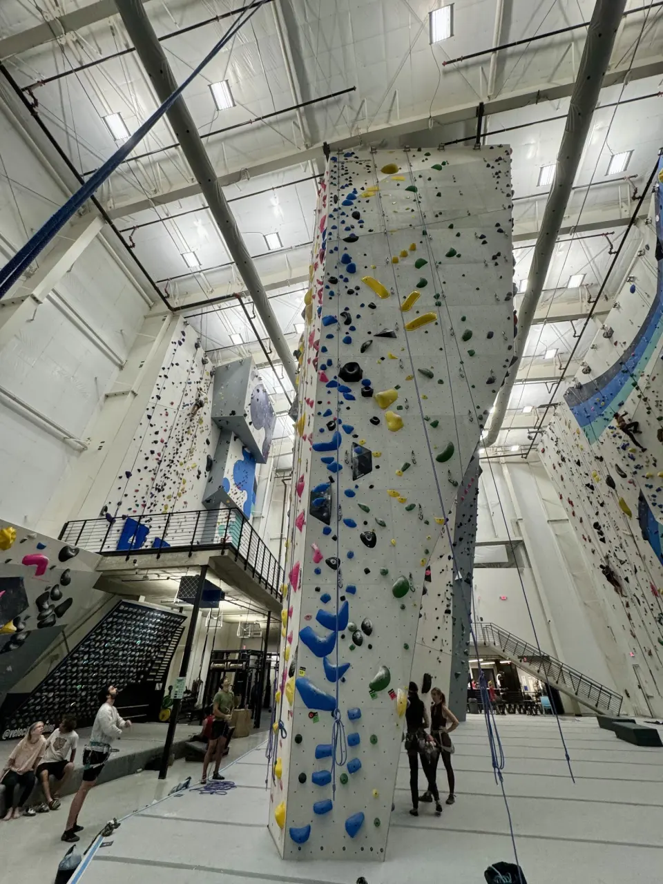 Freestanding rope pillar beside the mezzanine