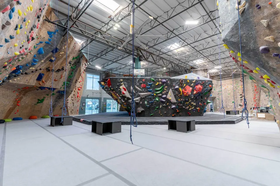 Rope walls around the big freestanding boulder in the main hall