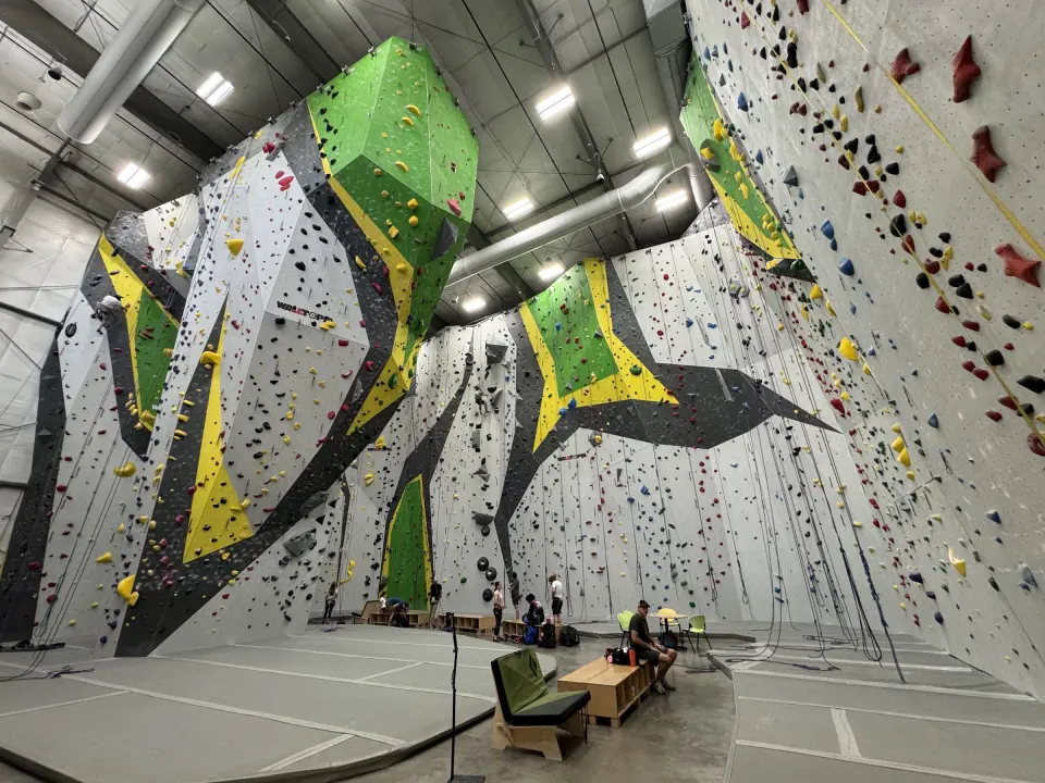 The rope room’s tall grey, green and yellow walls with seating on the floor