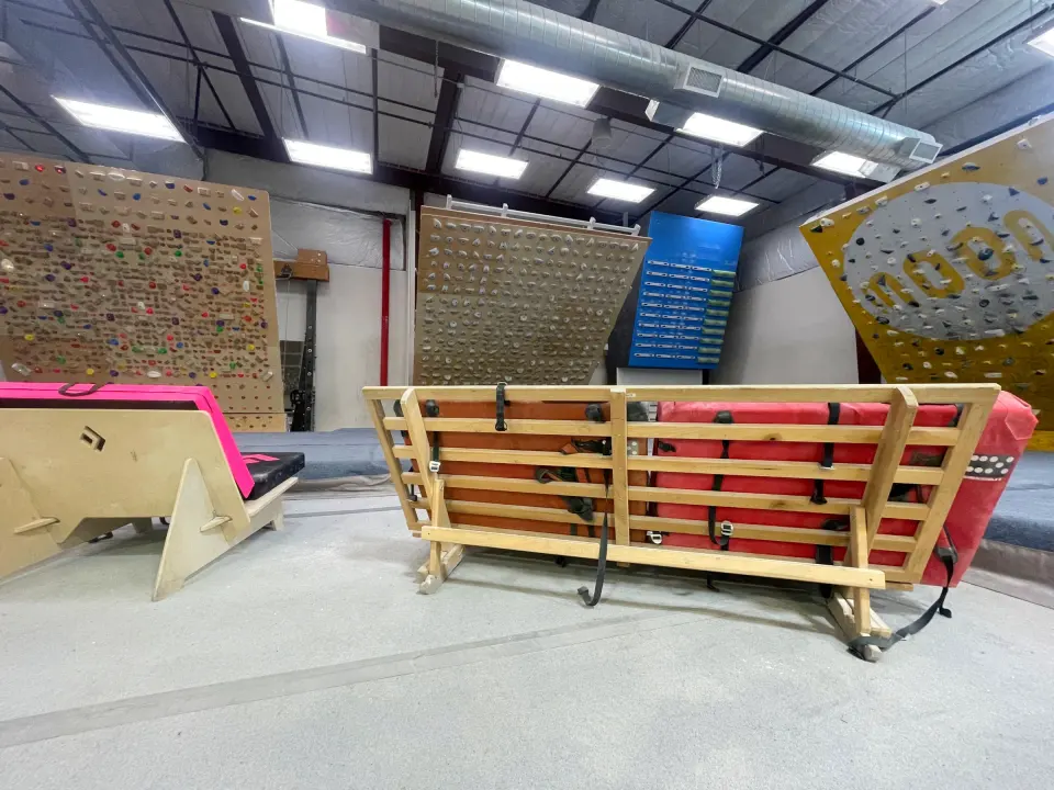 Training boards and crash pads in the board area