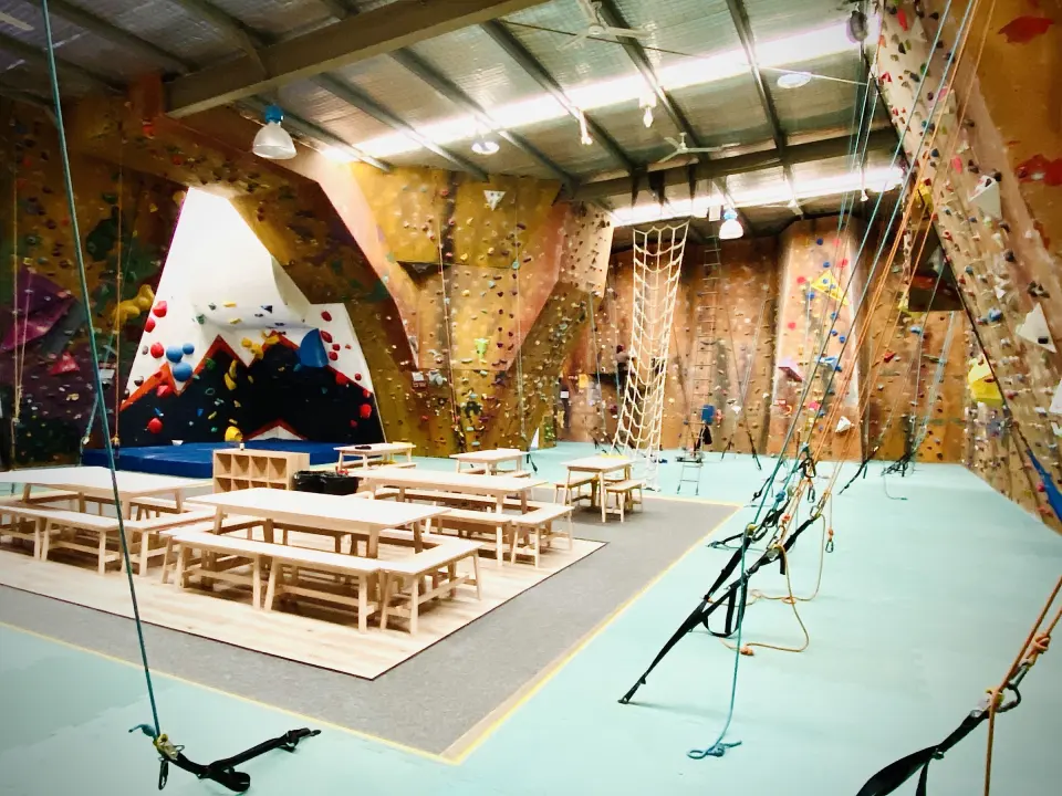 Main hall with top-rope walls, a cargo net and party tables