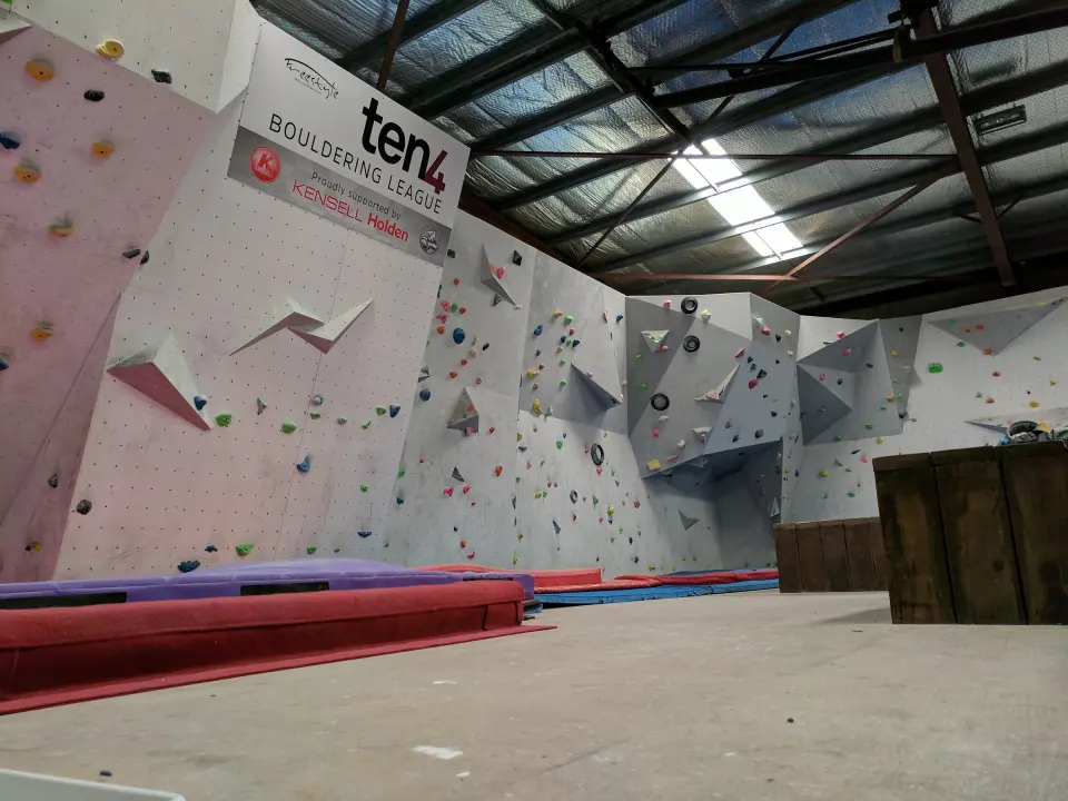 Bouldering walls with crash mats and the Ten4 league banner