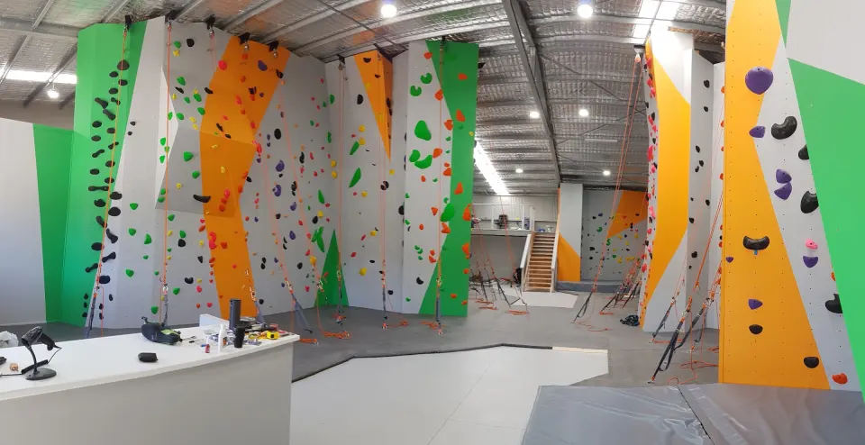 The top-rope walls in green, orange and grey panels around the main hall