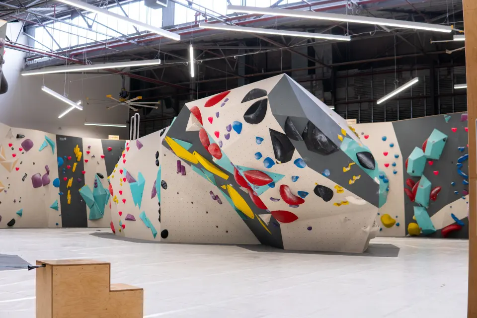 The Joker, a freestanding top-out boulder in the middle of the gym