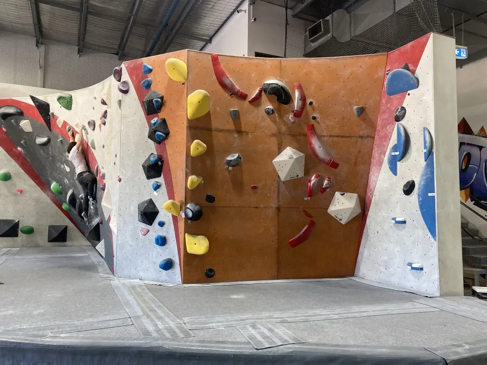 Corner bouldering wall in orange and white