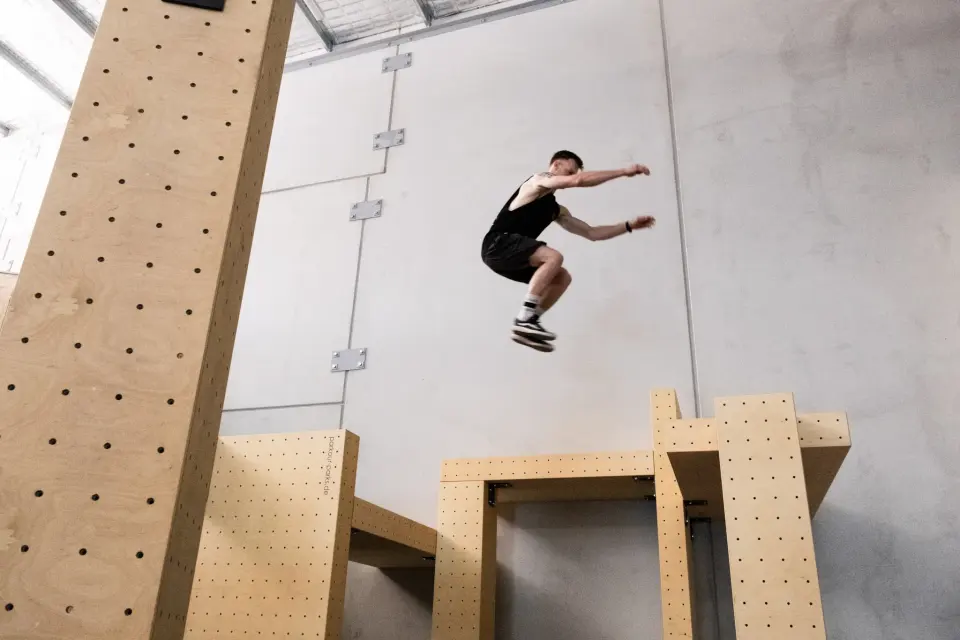 Parkour structures in the 80 m² parkour area