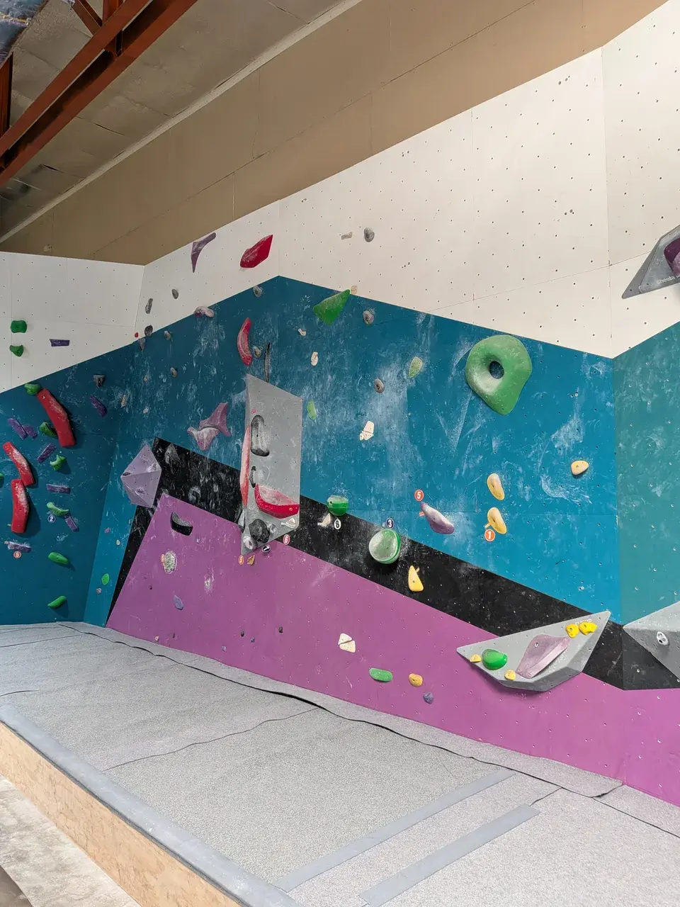 Wall 4, a teal and purple face with a black stripe