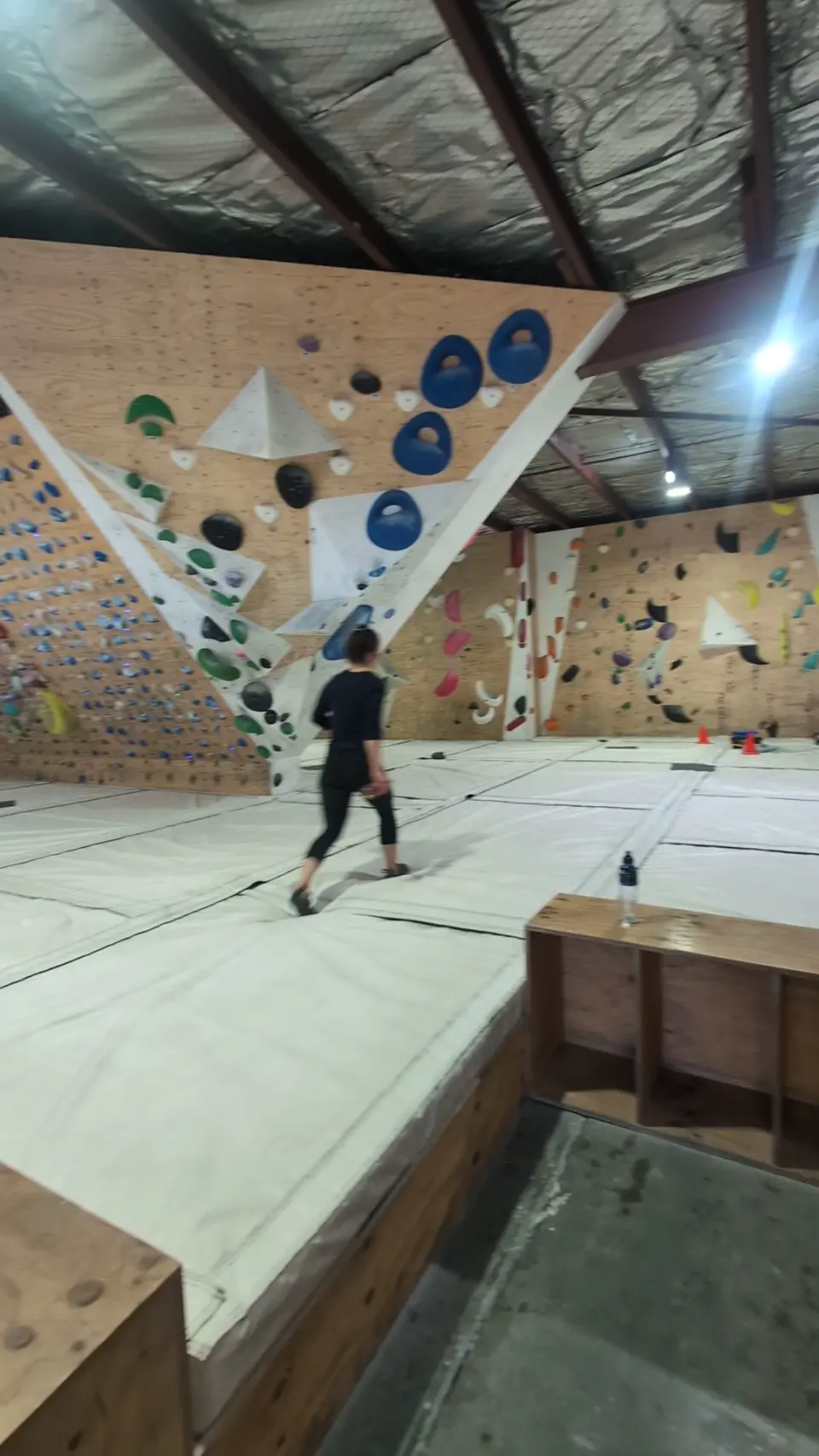 Overhanging wall above the matted floor